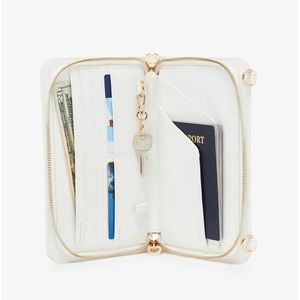 Calpak ‘Kaya’ travel wallet